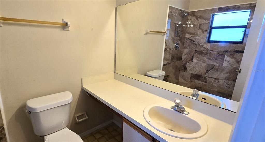 For Sale: $223,900 (2 beds, 2 baths, 962 Square Feet)