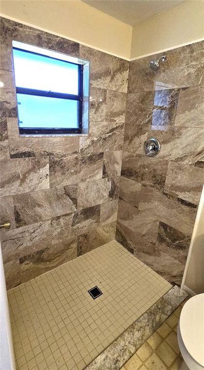 For Sale: $223,900 (2 beds, 2 baths, 962 Square Feet)