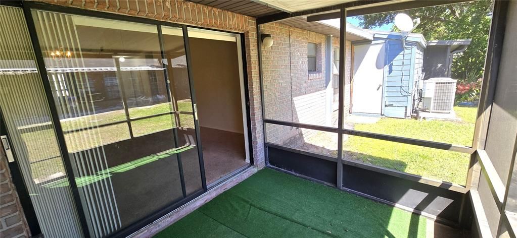 For Sale: $223,900 (2 beds, 2 baths, 962 Square Feet)