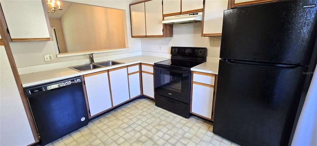 For Sale: $223,900 (2 beds, 2 baths, 962 Square Feet)