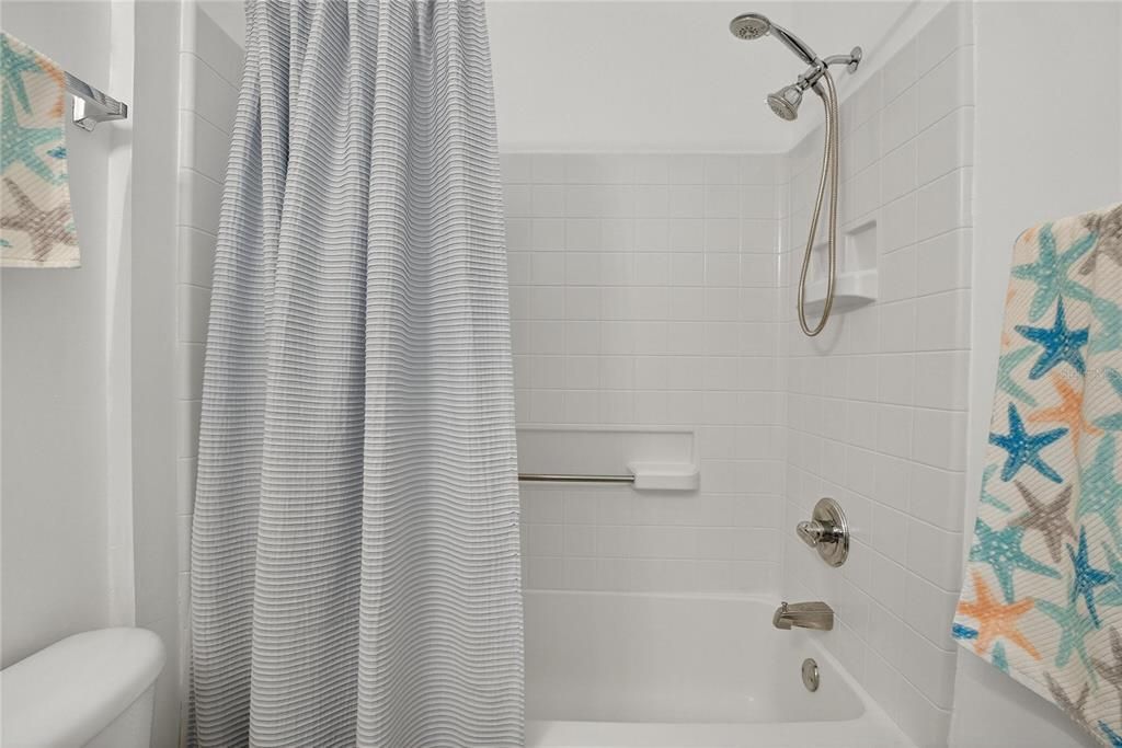 合同活跃: $215,000 (2 贝兹, 2 浴室, 1236 平方英尺)