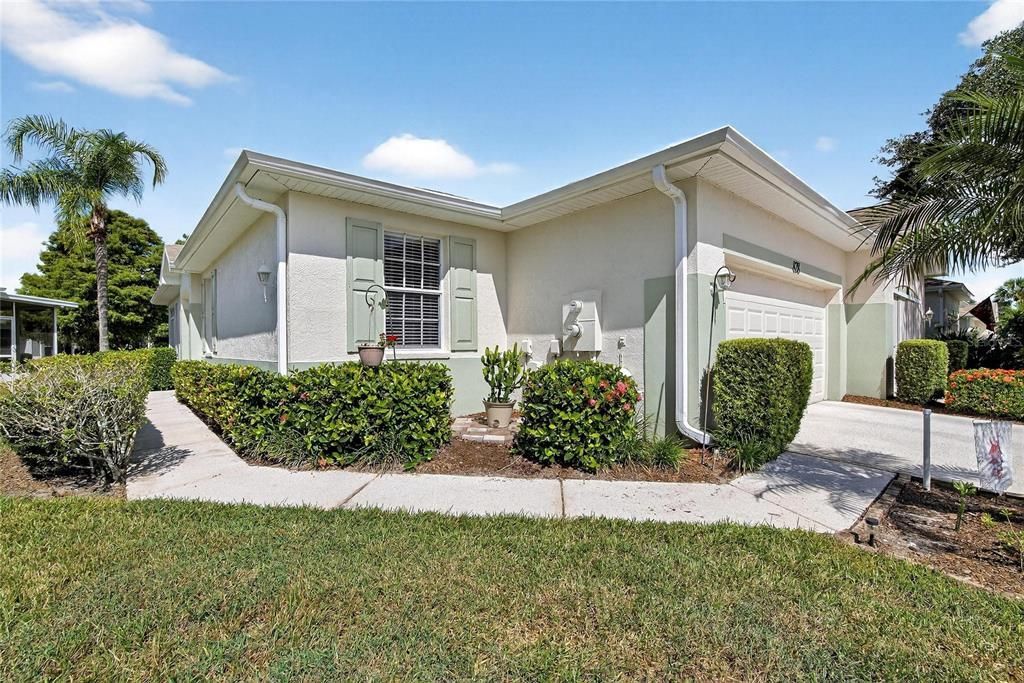 合同活跃: $215,000 (2 贝兹, 2 浴室, 1236 平方英尺)