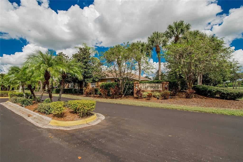 合同活跃: $215,000 (2 贝兹, 2 浴室, 1236 平方英尺)