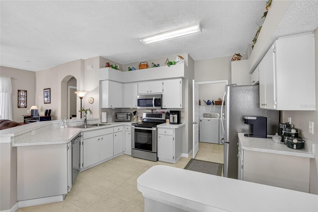 合同活跃: $215,000 (2 贝兹, 2 浴室, 1236 平方英尺)