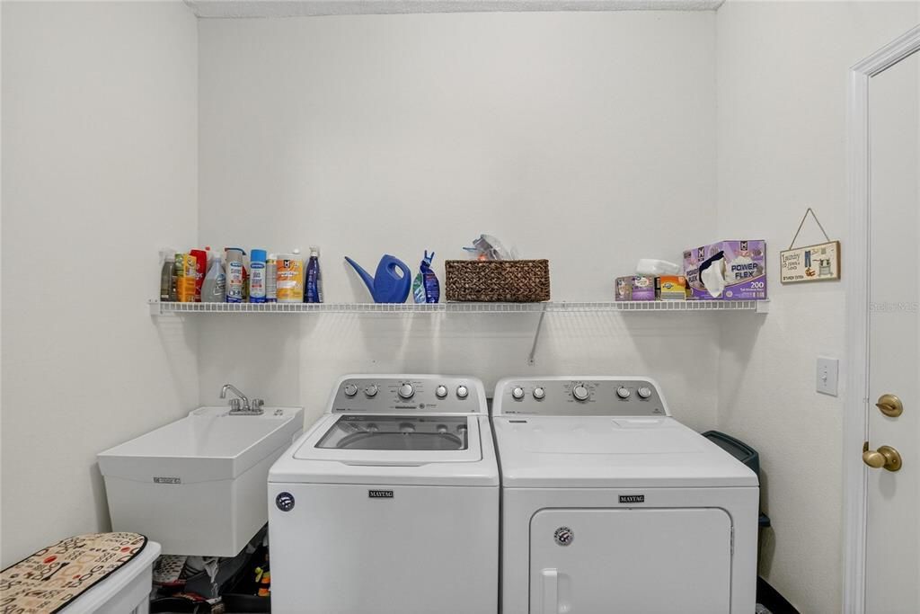 合同活跃: $215,000 (2 贝兹, 2 浴室, 1236 平方英尺)