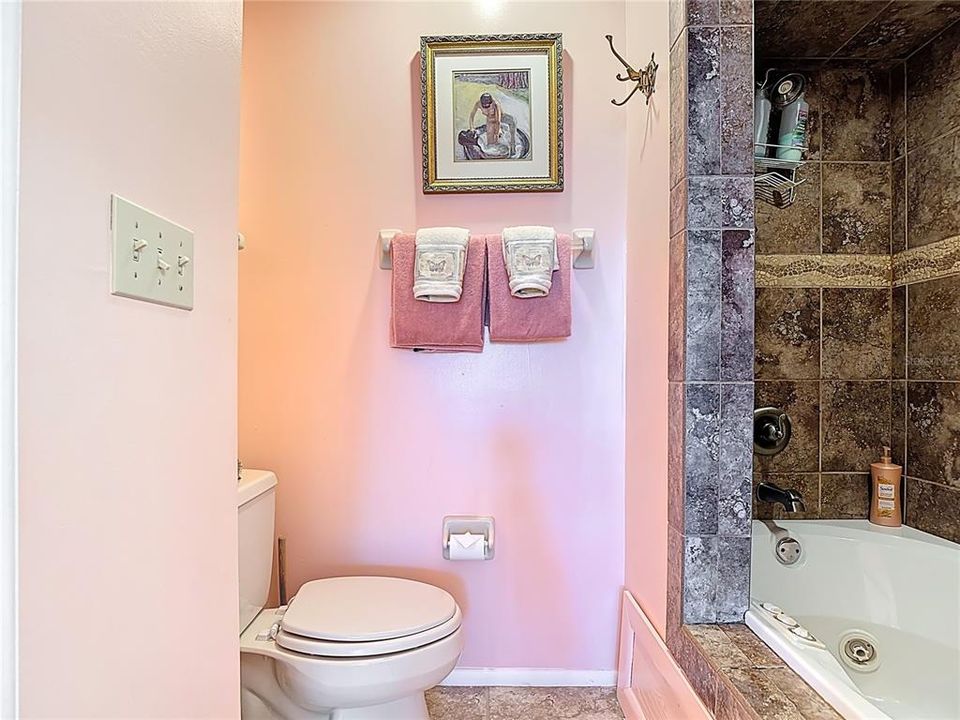 待售: $434,000 (2 贝兹, 2 浴室, 1383 平方英尺)