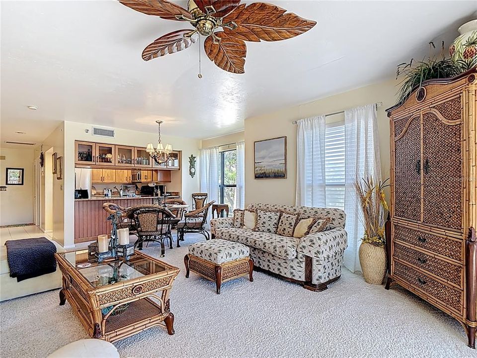 待售: $434,000 (2 贝兹, 2 浴室, 1383 平方英尺)