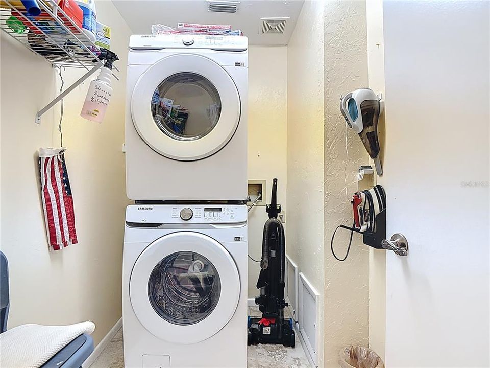 待售: $434,000 (2 贝兹, 2 浴室, 1383 平方英尺)