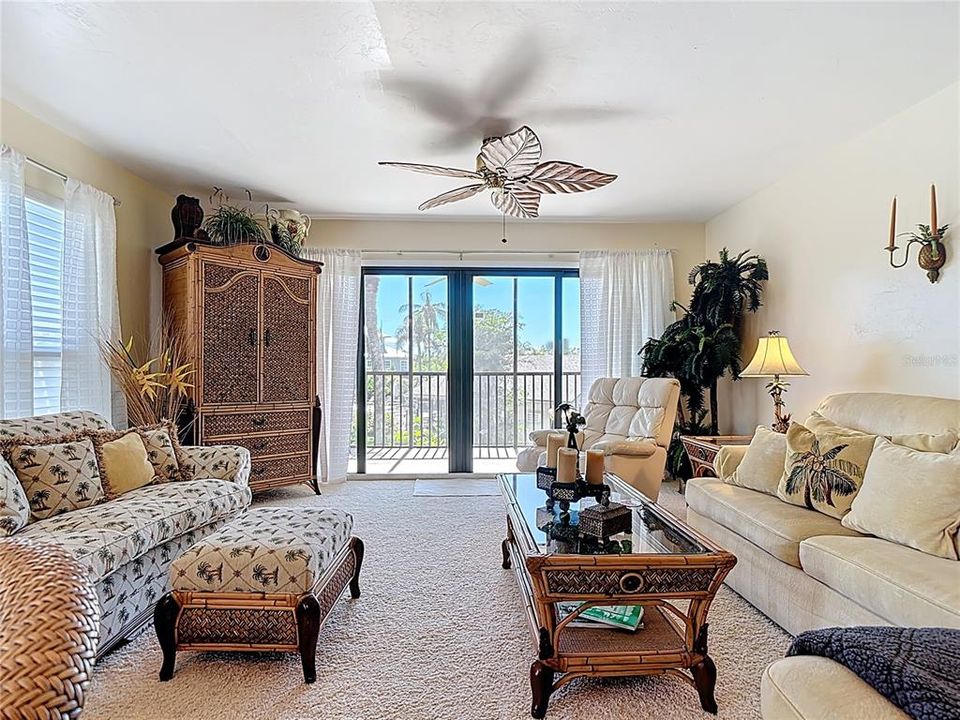 待售: $434,000 (2 贝兹, 2 浴室, 1383 平方英尺)