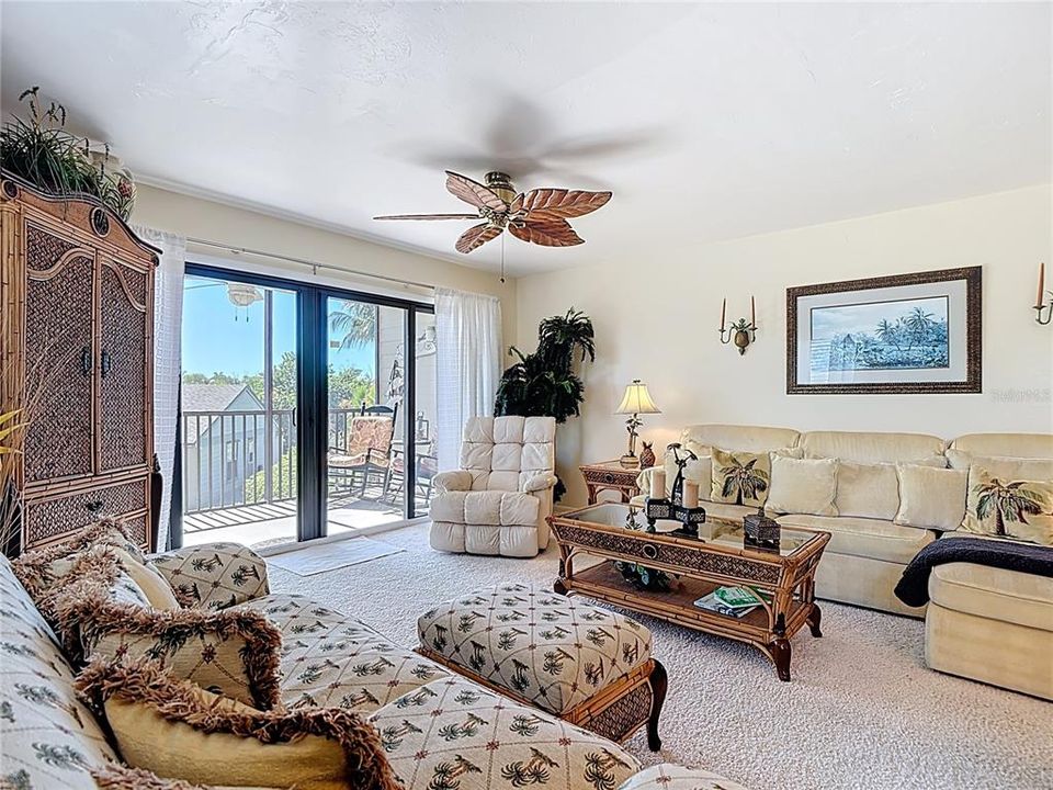 待售: $434,000 (2 贝兹, 2 浴室, 1383 平方英尺)