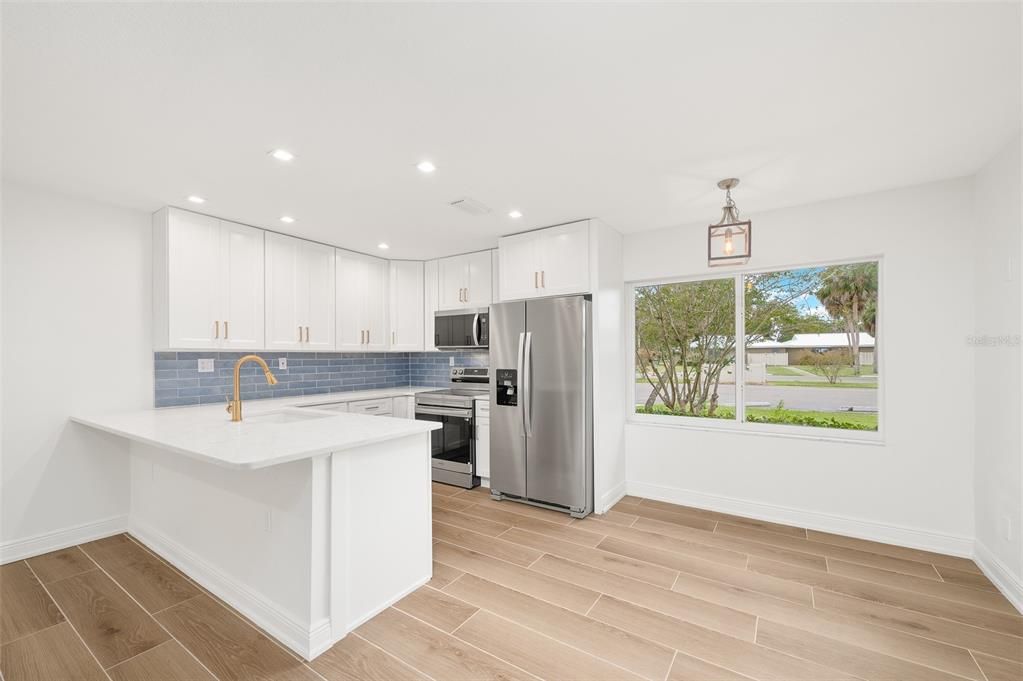 На продажу: $255,000 (2 спален, 2 ванн, 1584 Квадратных фут)