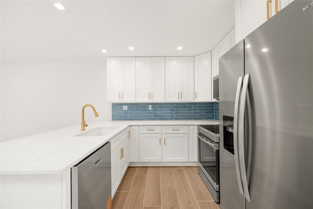 На продажу: $255,000 (2 спален, 2 ванн, 1584 Квадратных фут)