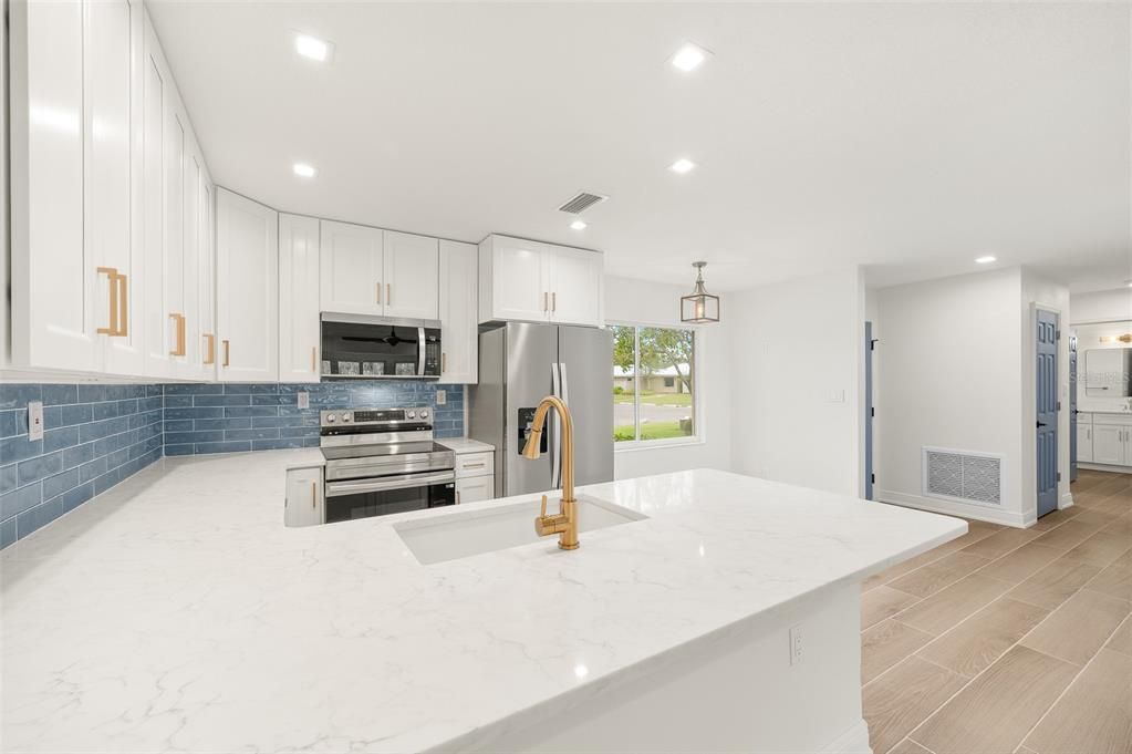 На продажу: $255,000 (2 спален, 2 ванн, 1584 Квадратных фут)