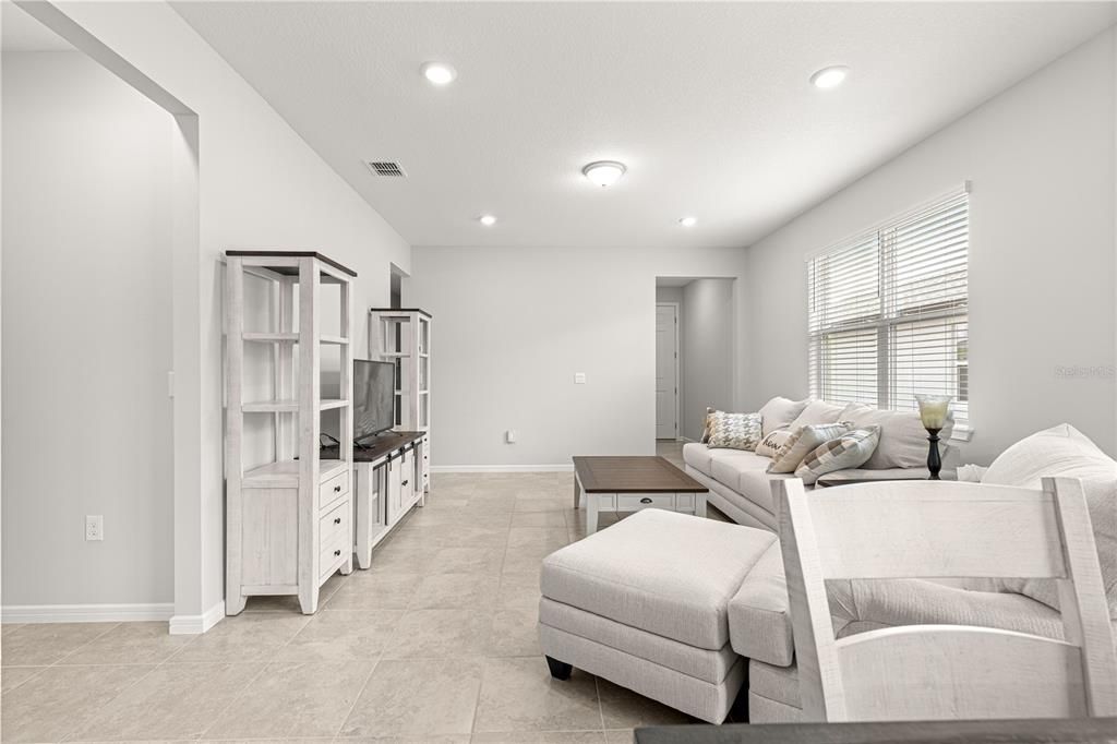 Active With Contract: $290,000 (3 beds, 2 baths, 1469 Square Feet)