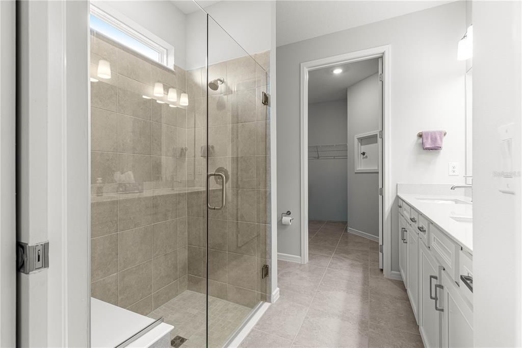 Active With Contract: $290,000 (3 beds, 2 baths, 1469 Square Feet)