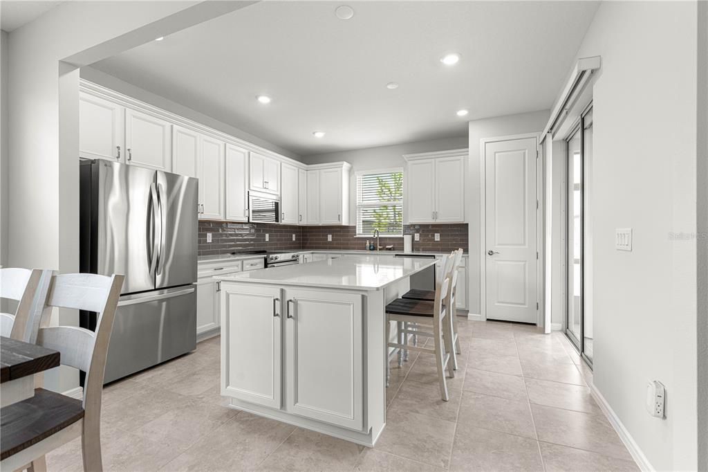 Active With Contract: $290,000 (3 beds, 2 baths, 1469 Square Feet)