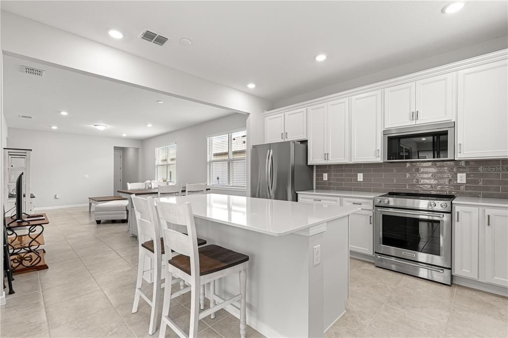 Active With Contract: $290,000 (3 beds, 2 baths, 1469 Square Feet)