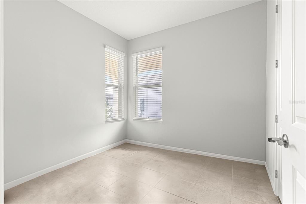 Active With Contract: $290,000 (3 beds, 2 baths, 1469 Square Feet)