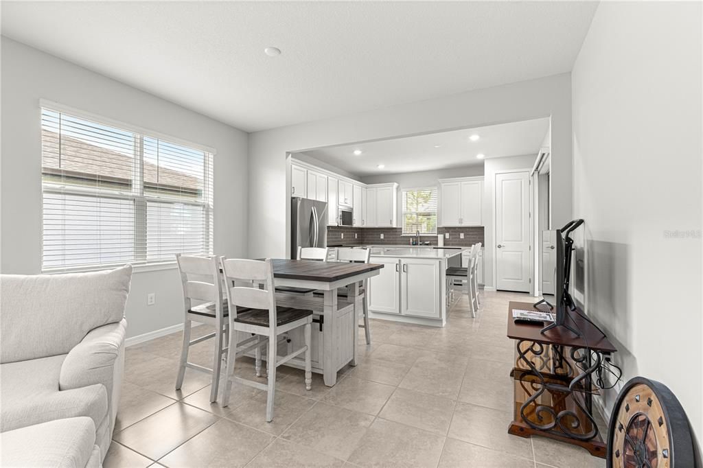 Active With Contract: $290,000 (3 beds, 2 baths, 1469 Square Feet)