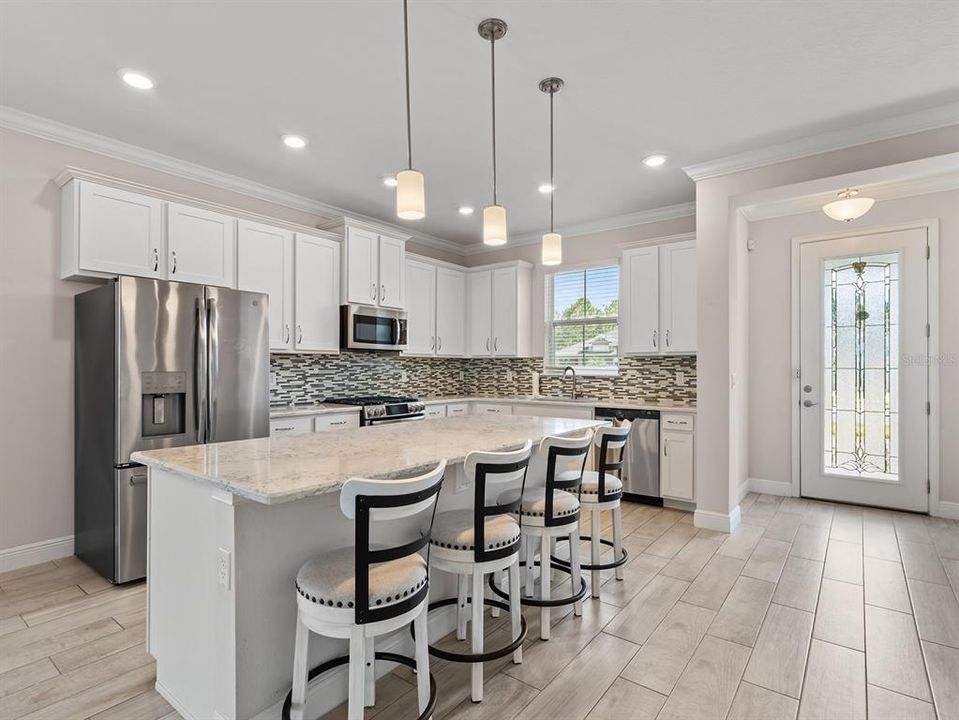 Под контрактом: $369,000 (3 спален, 2 ванн, 2031 Квадратных фут)