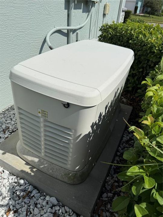 Под контрактом: $369,000 (3 спален, 2 ванн, 2031 Квадратных фут)