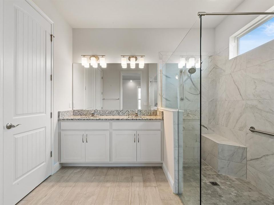 Под контрактом: $369,000 (3 спален, 2 ванн, 2031 Квадратных фут)