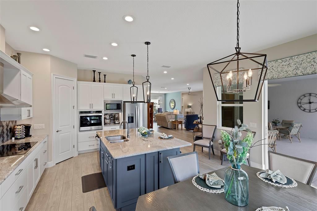 En Venta: $749,500 (3 camas, 2 baños, 2466 Pies cuadrados)