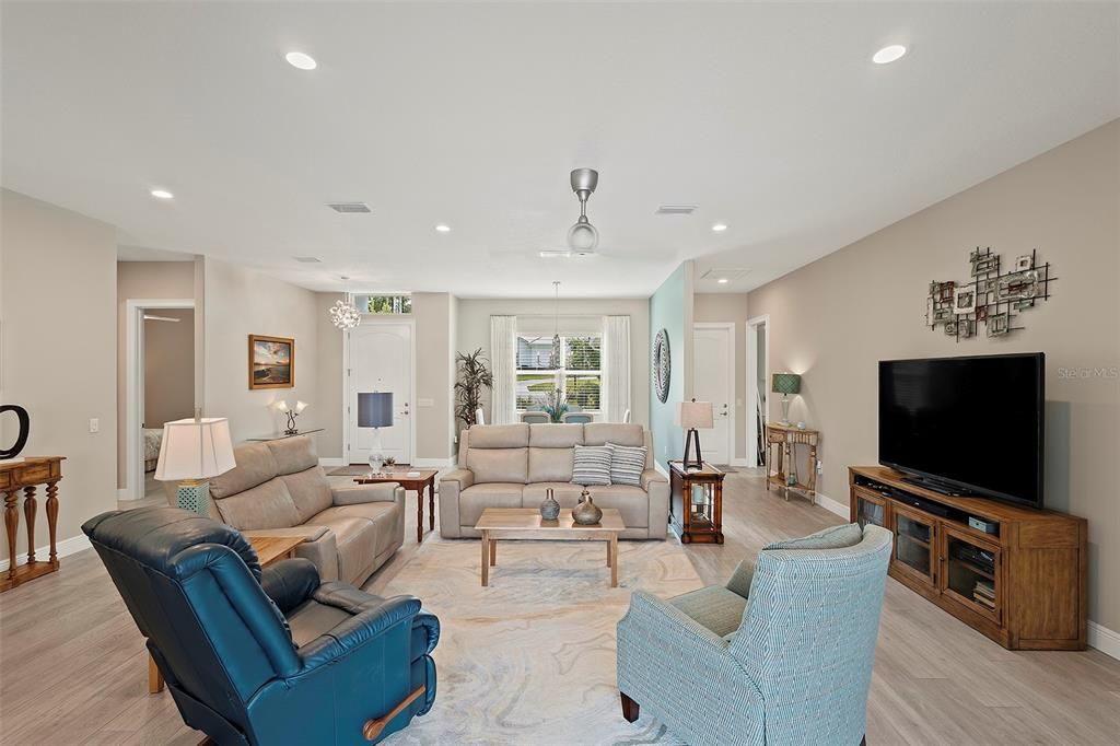 En Venta: $749,500 (3 camas, 2 baños, 2466 Pies cuadrados)