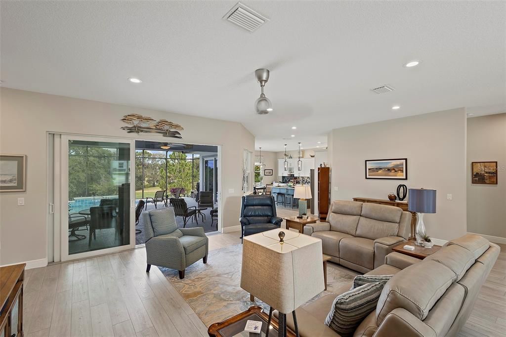 En Venta: $749,500 (3 camas, 2 baños, 2466 Pies cuadrados)