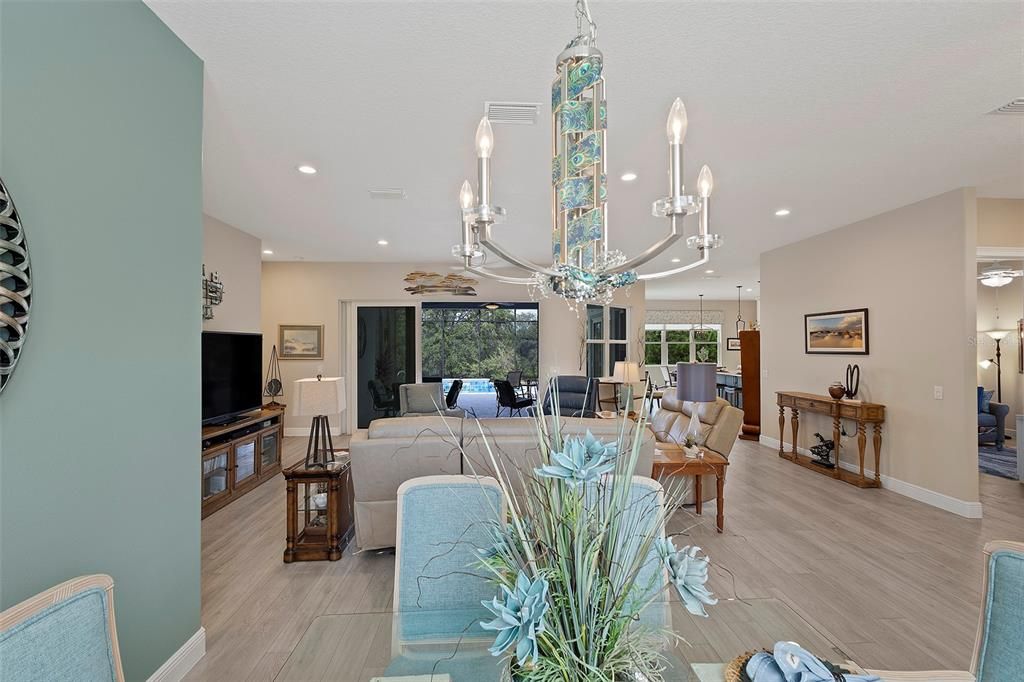 En Venta: $749,500 (3 camas, 2 baños, 2466 Pies cuadrados)