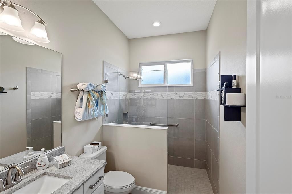 En Venta: $749,500 (3 camas, 2 baños, 2466 Pies cuadrados)