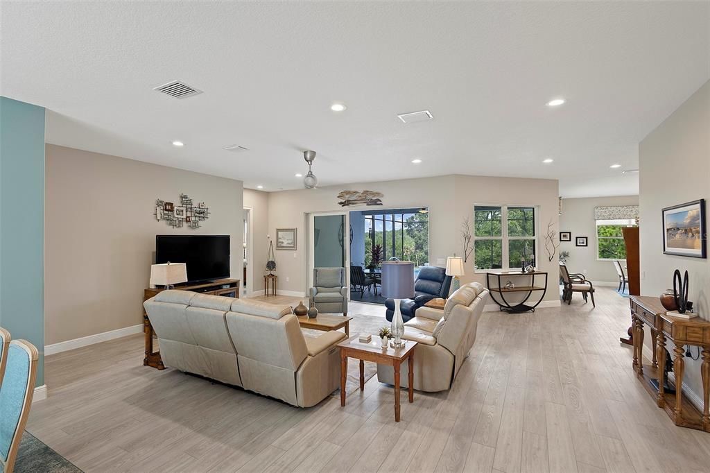 En Venta: $749,500 (3 camas, 2 baños, 2466 Pies cuadrados)