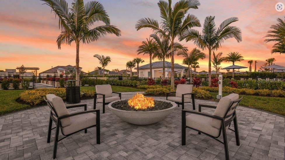 Active With Contract: $749,213 (3 beds, 3 baths, 2307 Square Feet)