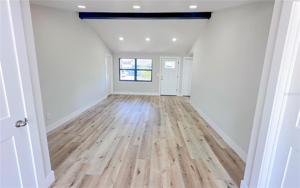 待售: $430,000 (3 贝兹, 3 浴室, 1092 平方英尺)