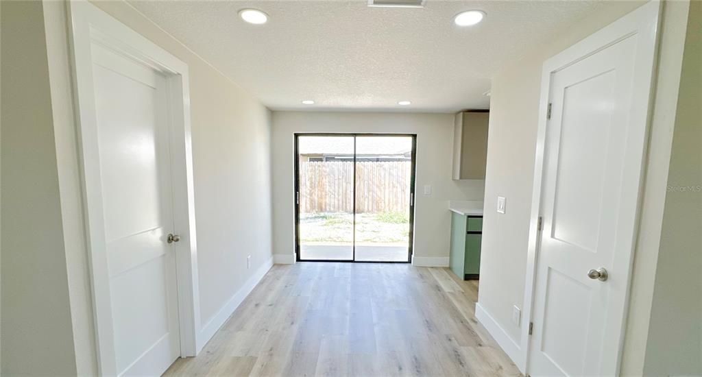 待售: $430,000 (3 贝兹, 3 浴室, 1092 平方英尺)