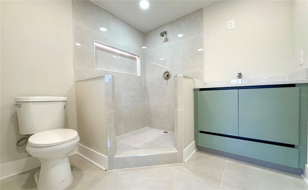 待售: $430,000 (3 贝兹, 3 浴室, 1092 平方英尺)