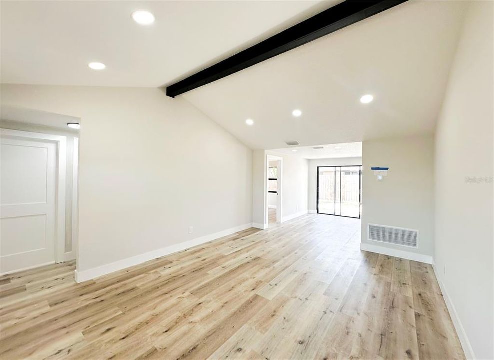 待售: $430,000 (3 贝兹, 3 浴室, 1092 平方英尺)