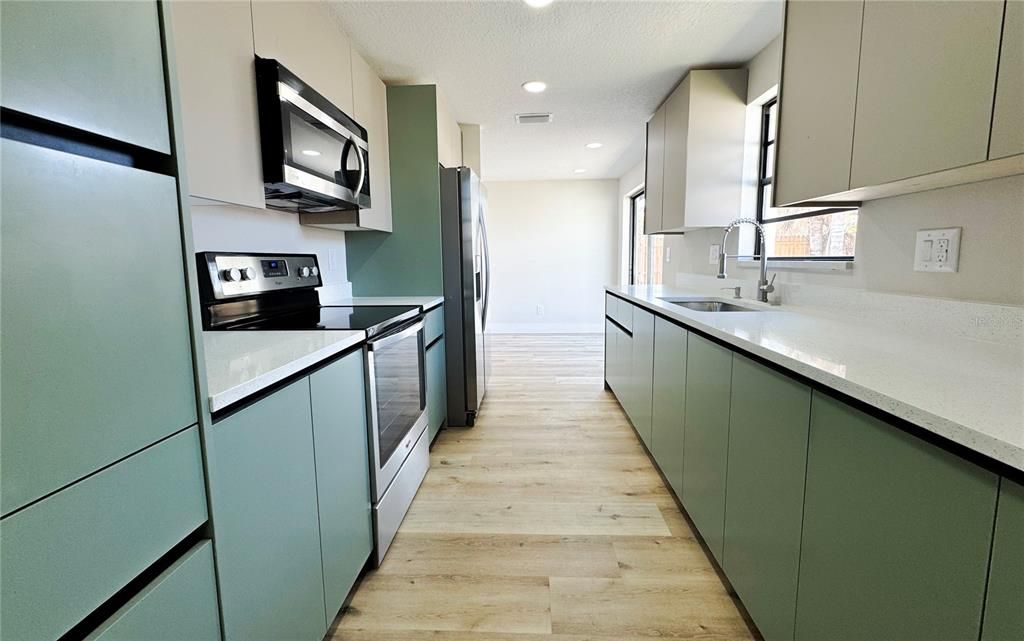 待售: $430,000 (3 贝兹, 3 浴室, 1092 平方英尺)