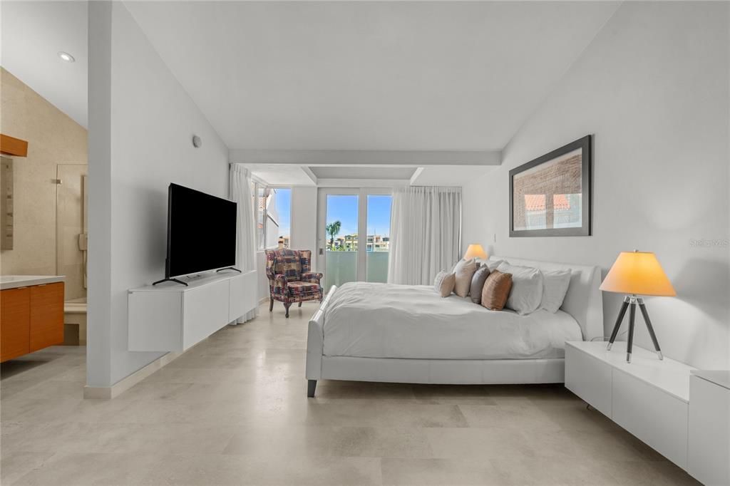 For Sale: $1,885,000 (4 beds, 4 baths, 3652 Square Feet)