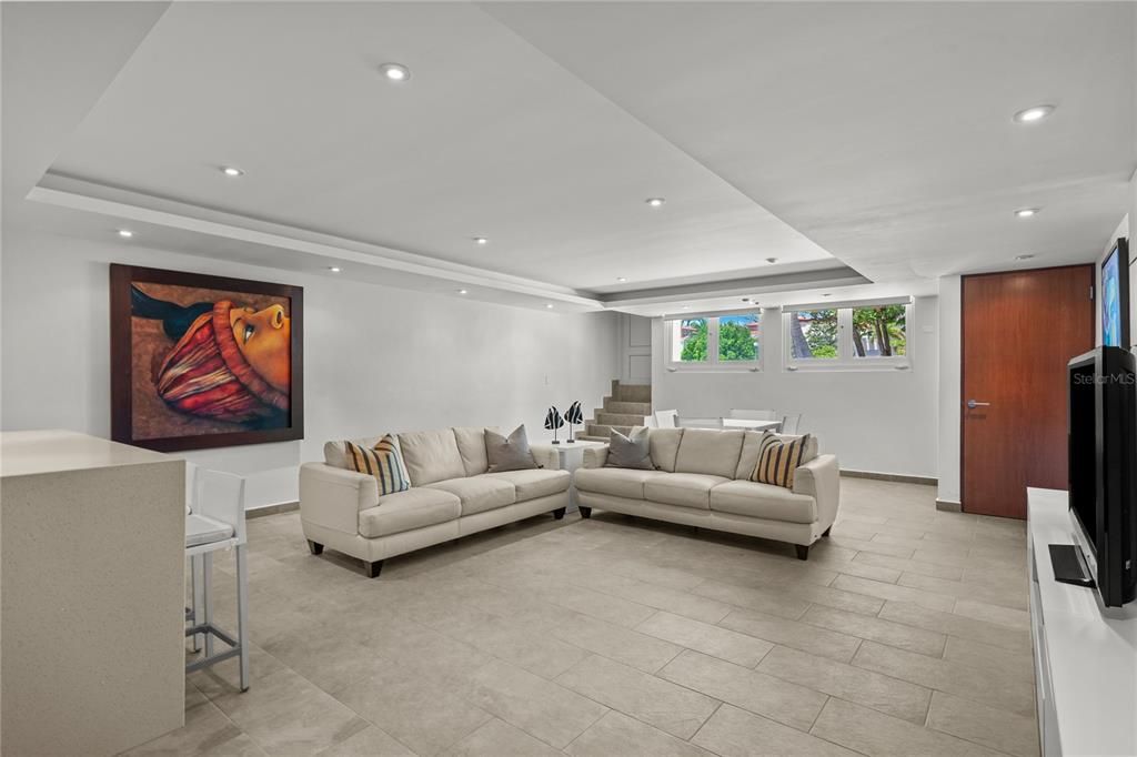 For Sale: $1,885,000 (4 beds, 4 baths, 3652 Square Feet)