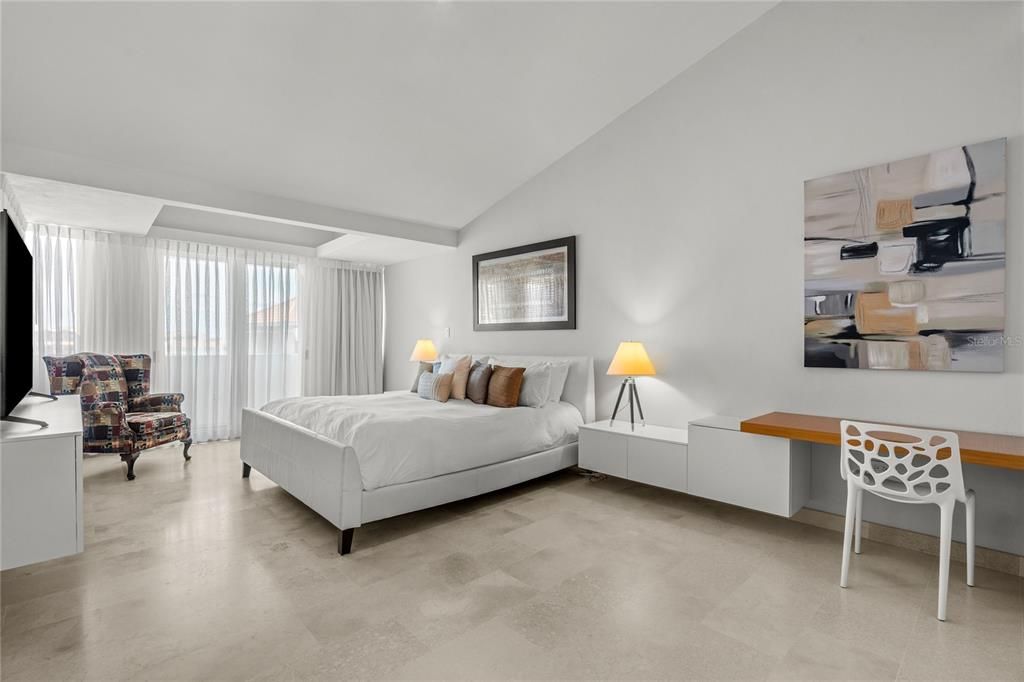 For Sale: $1,885,000 (4 beds, 4 baths, 3652 Square Feet)