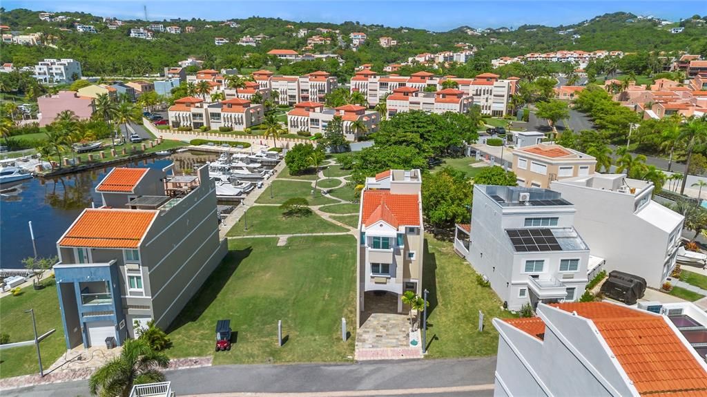 For Sale: $1,885,000 (4 beds, 4 baths, 3652 Square Feet)