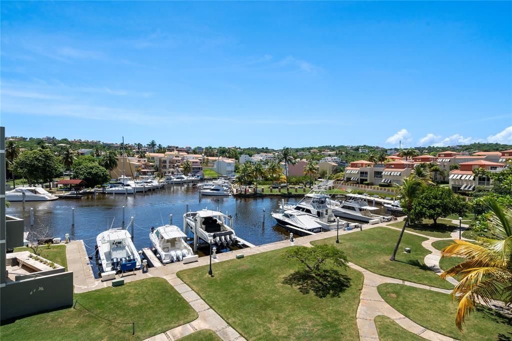 For Sale: $1,885,000 (4 beds, 4 baths, 3652 Square Feet)