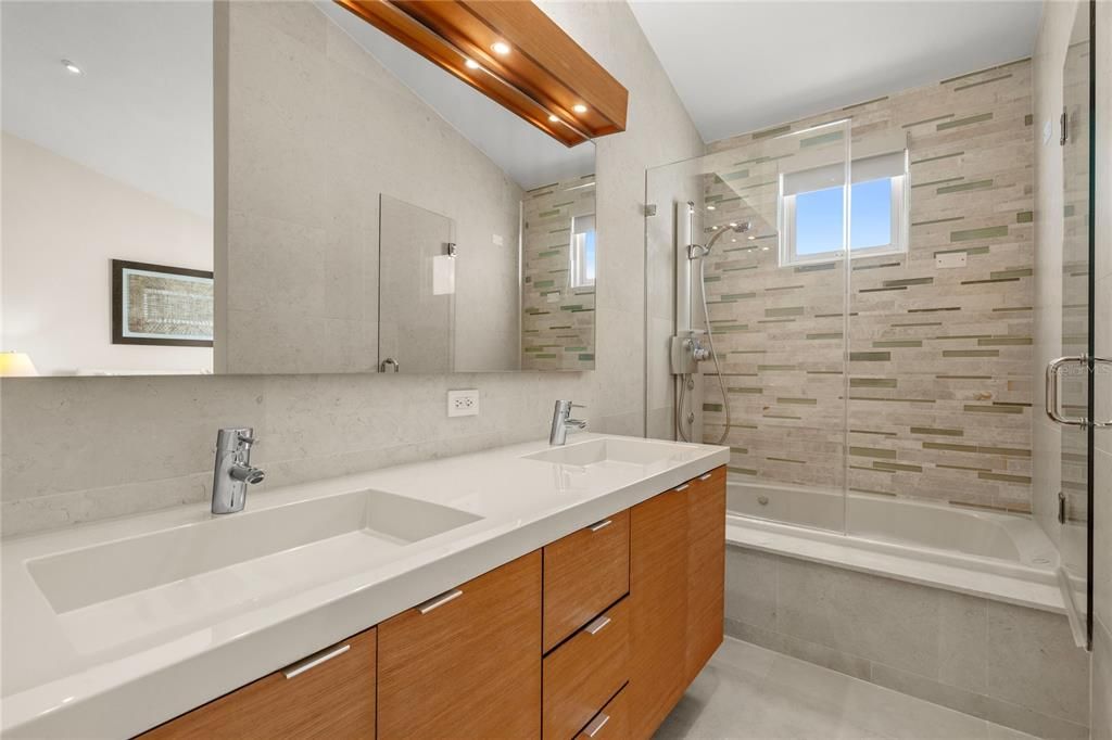 For Sale: $1,885,000 (4 beds, 4 baths, 3652 Square Feet)