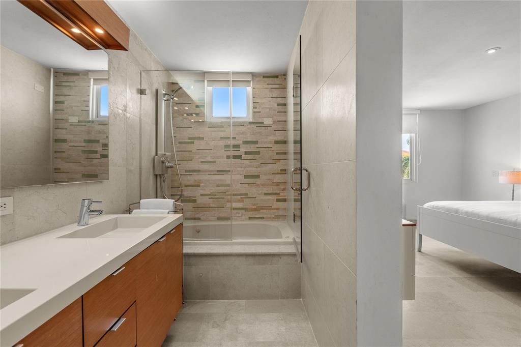 For Sale: $1,885,000 (4 beds, 4 baths, 3652 Square Feet)