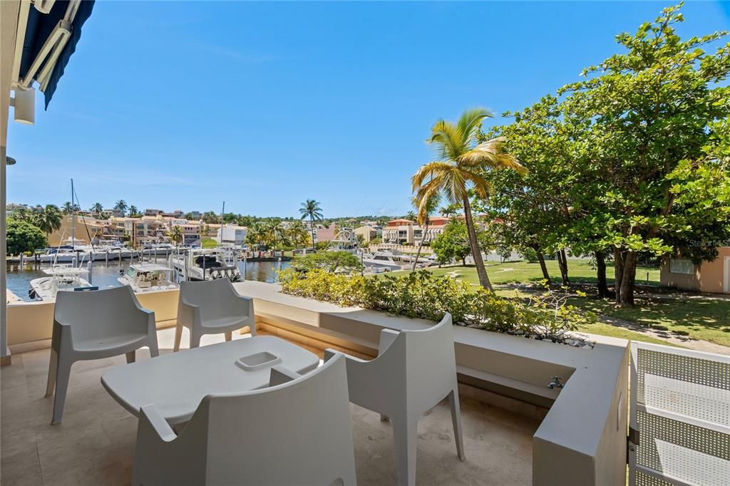 For Sale: $1,885,000 (4 beds, 4 baths, 3652 Square Feet)