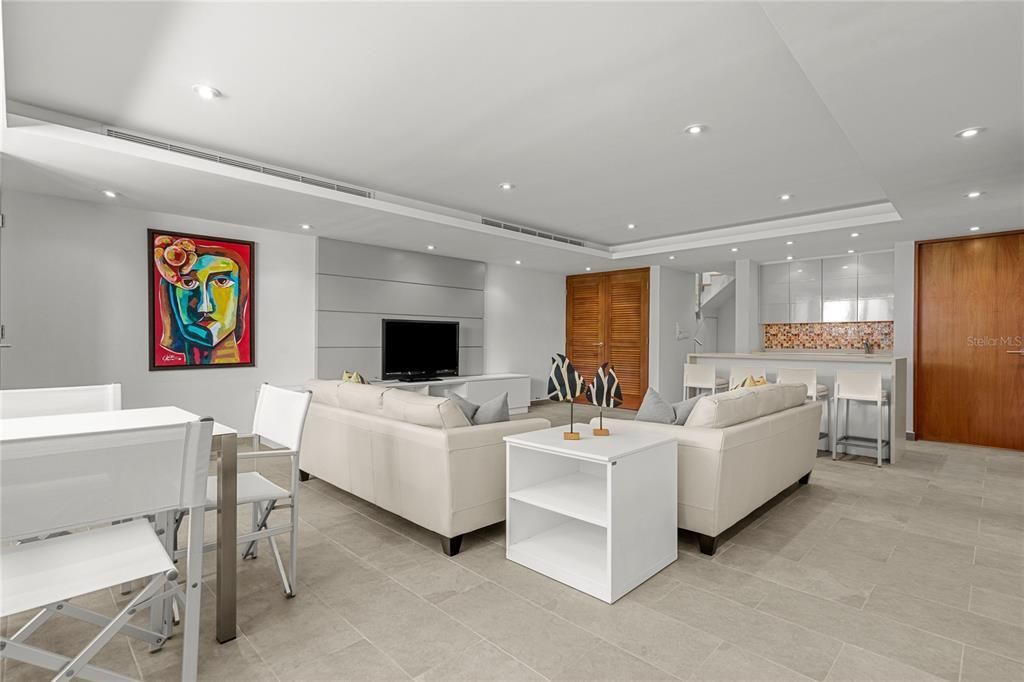 For Sale: $1,885,000 (4 beds, 4 baths, 3652 Square Feet)