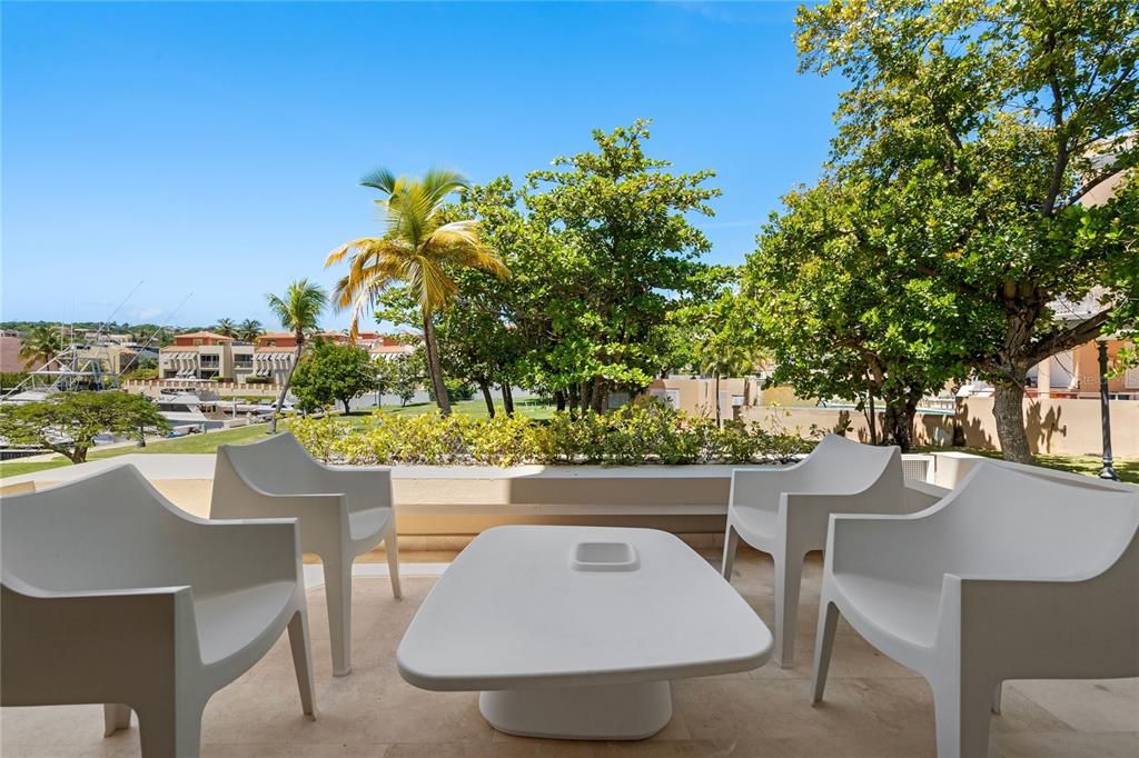 For Sale: $1,885,000 (4 beds, 4 baths, 3652 Square Feet)