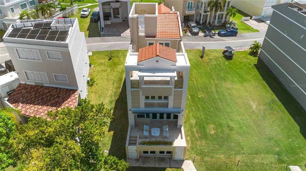 For Sale: $1,885,000 (4 beds, 4 baths, 3652 Square Feet)