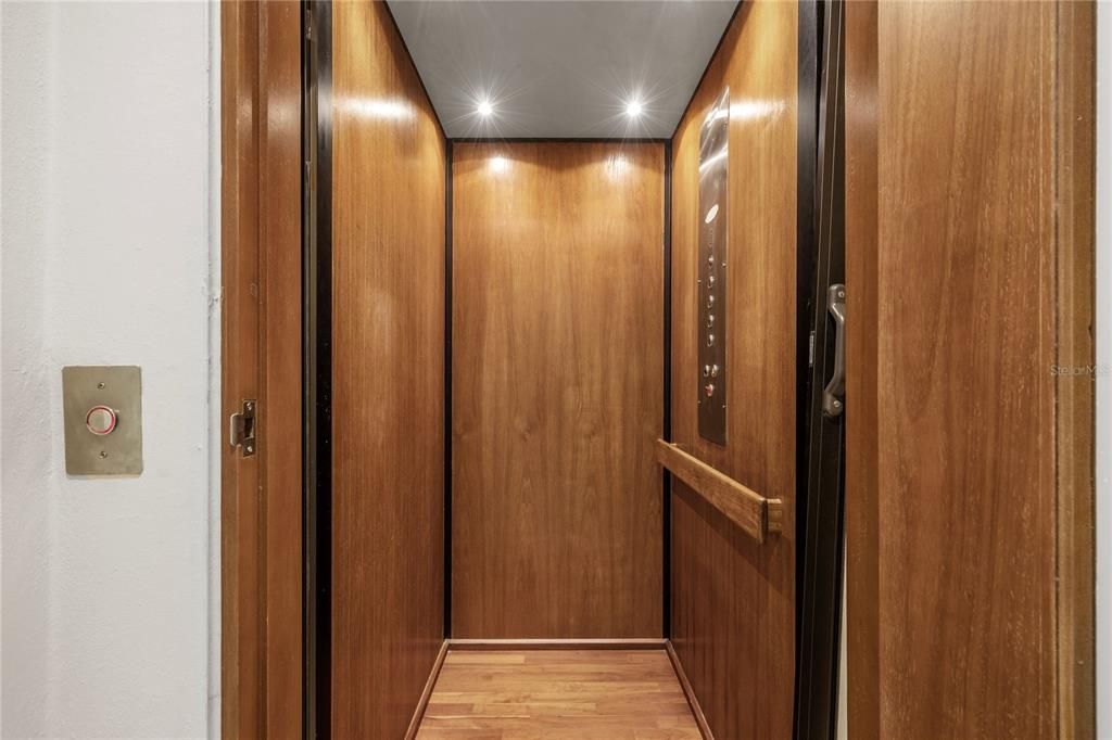 For Sale: $1,885,000 (4 beds, 4 baths, 3652 Square Feet)